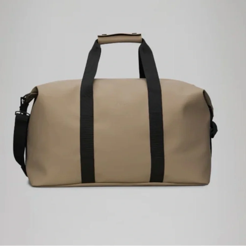 Rains Hilo Weekend Beige Duffel Bag NWT Waterproof